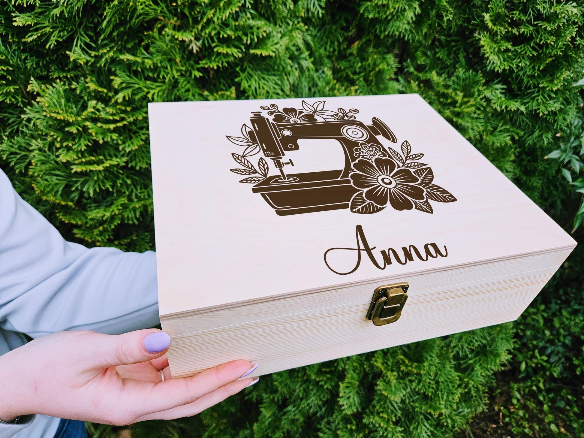 Personalized Sewing Box, Custom Seamstress Gift, Sewing Machine Keepsake Box, Tailor Gift, Crafter Storage Box, Embroidery Gift